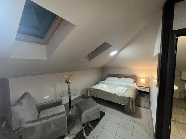 Jp Motel Mali Pariz Bor Exterior foto