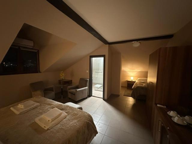 Jp Motel Mali Pariz Bor Exterior foto